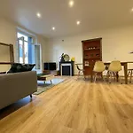 Appartement Moderne Place Du Marche