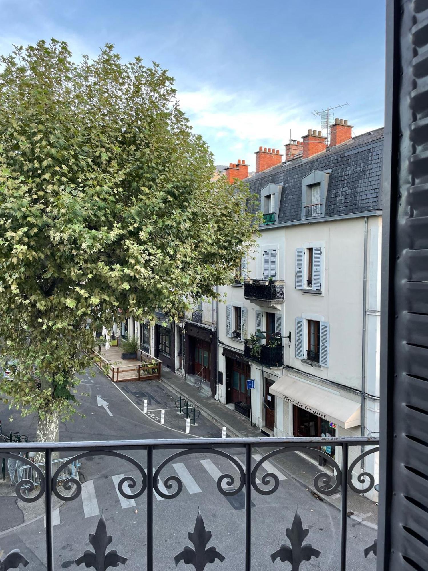 Moderne Place Du Marche *